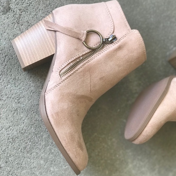 1 Left! Zipper Beige Faux Suede Heel Ankle Bootie - Picture 4 of 9